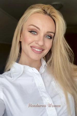211808 - Yanina Age: 31 - Poland