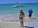 cartagena-women-boat-1104-59