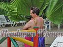 cartagena-women-boat-1104-7